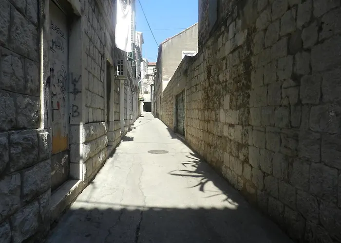 Nika Split